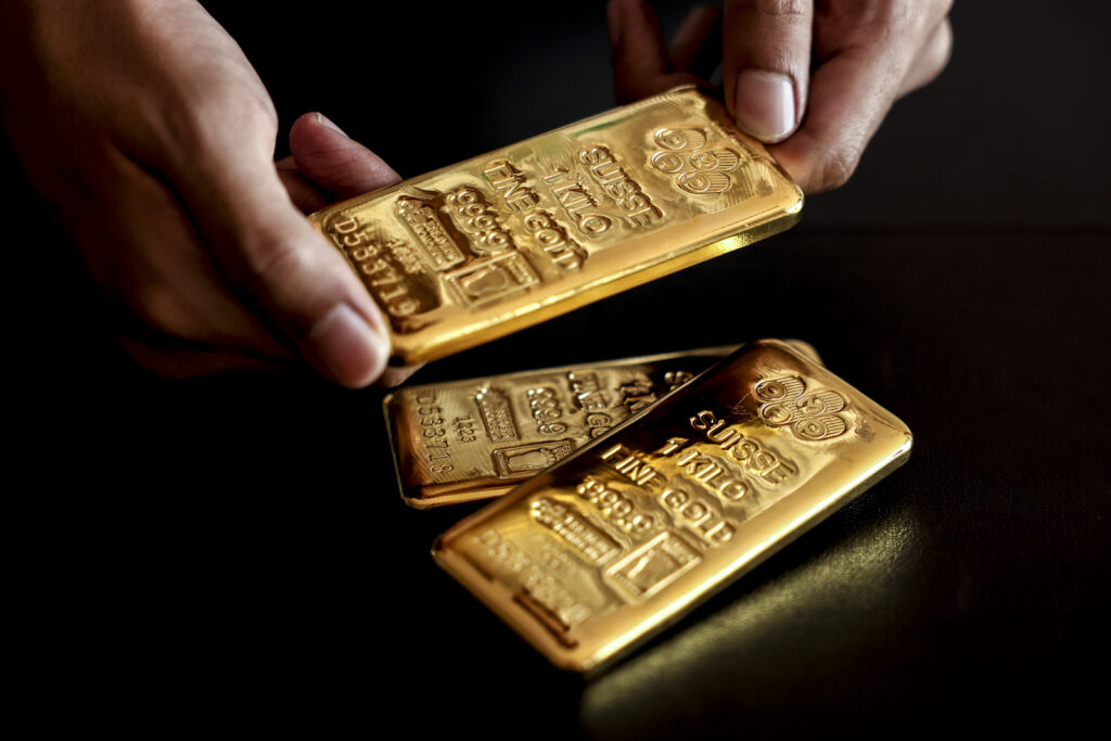 Gold edges lower as traders book profits ahead of key US data - Moneyweb
