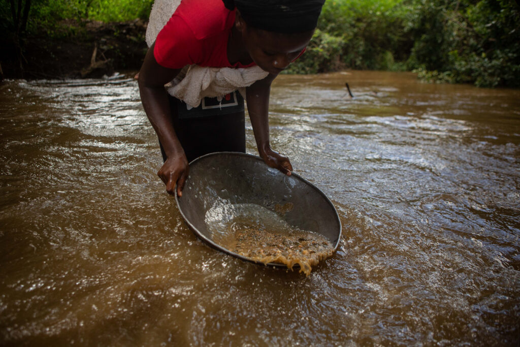 Zimbabwe bans riverbed mining to protect water sources - Moneyweb