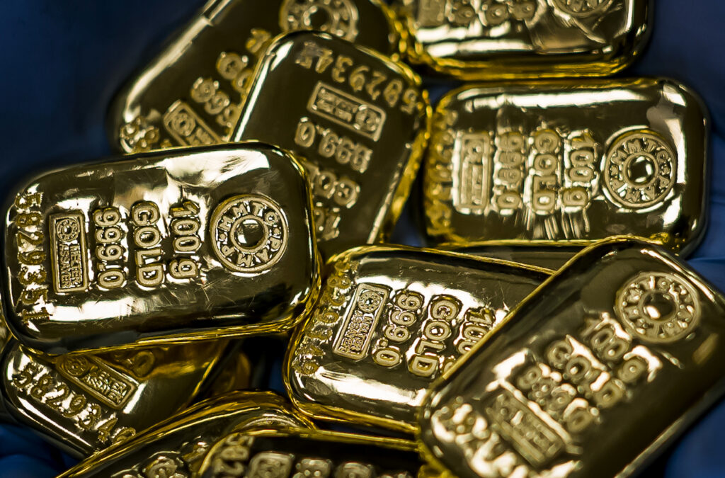 Gold reaches record high as geopolitics drive traders to safety - Moneyweb