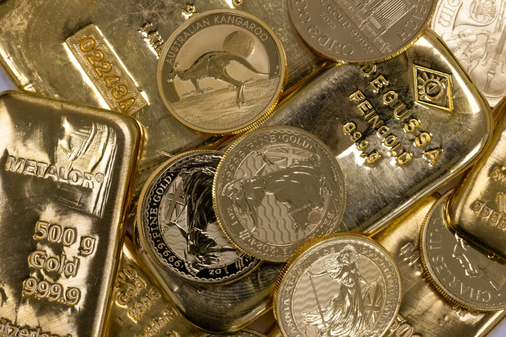Gold climbs to fresh record with focus on US election and data - Moneyweb