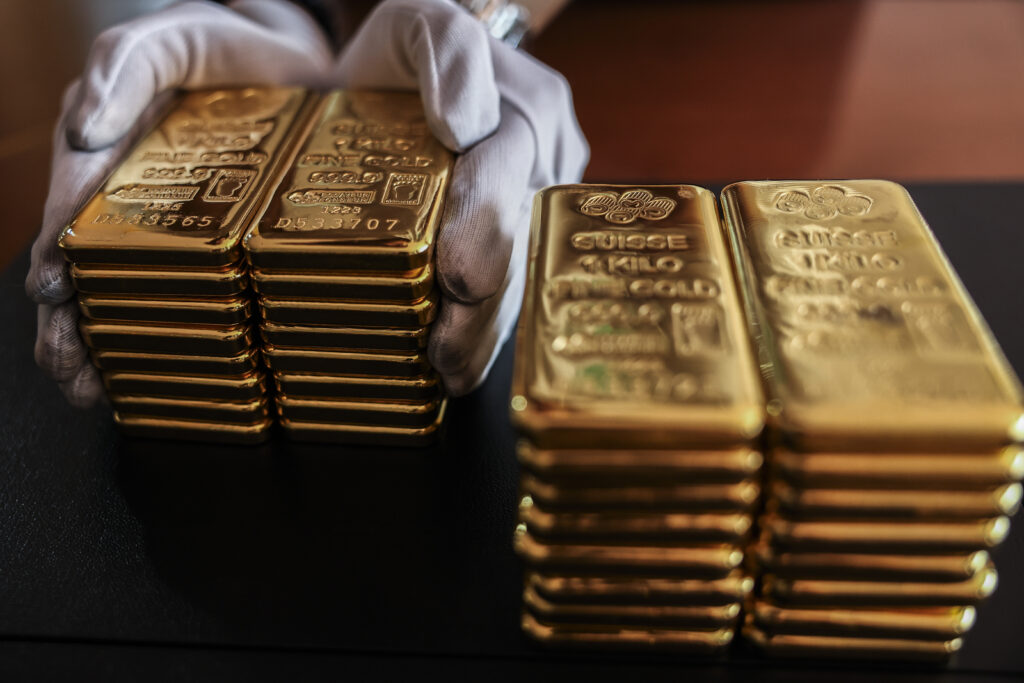 Gold holds four-day gain on haven demand and dovish Fed comments - Moneyweb