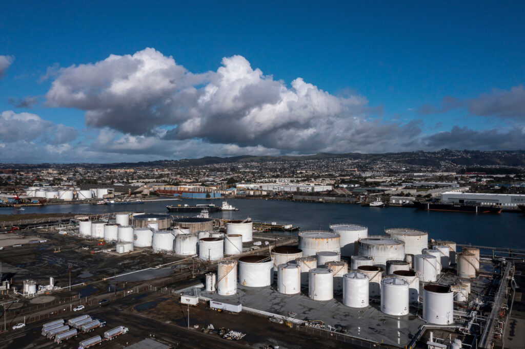 Oil steadies with weak China data and US stockpiles in focus - Moneyweb