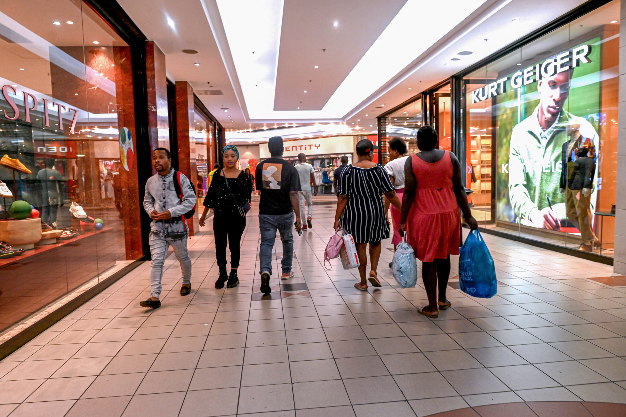 Consumer confidence rises in third quarter despite household pressure