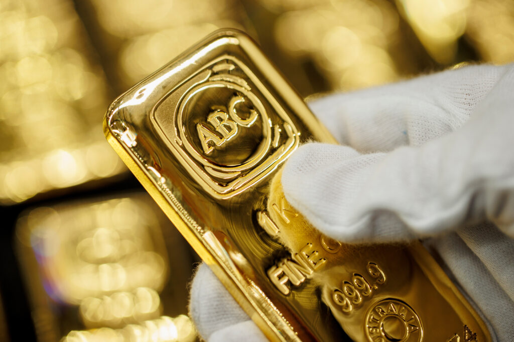 Gold slips as traders await US data for clues on tariff impacts - Moneyweb