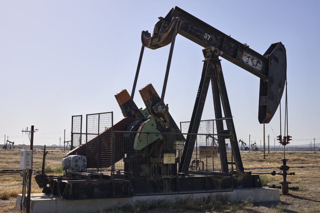 Oil extends decline as traders assess outlook for Russian supply - Moneyweb