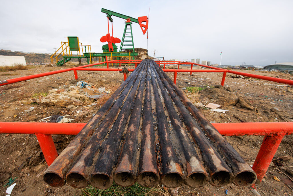Oil holds decline with focus on trump-Putin meeting on Ukraine - Moneyweb
