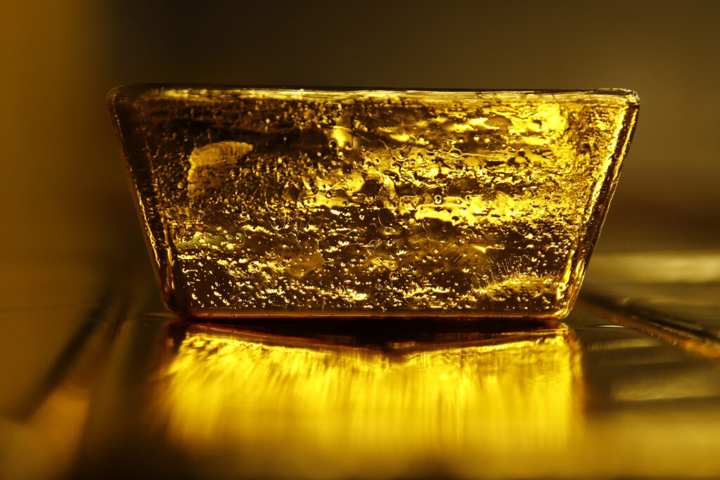 Gold holds below record with Fed rates outlook and data in focus - Moneyweb