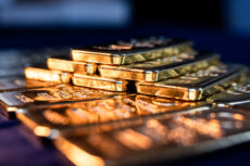 Gold climbs to record as US government shutdown boosts havens