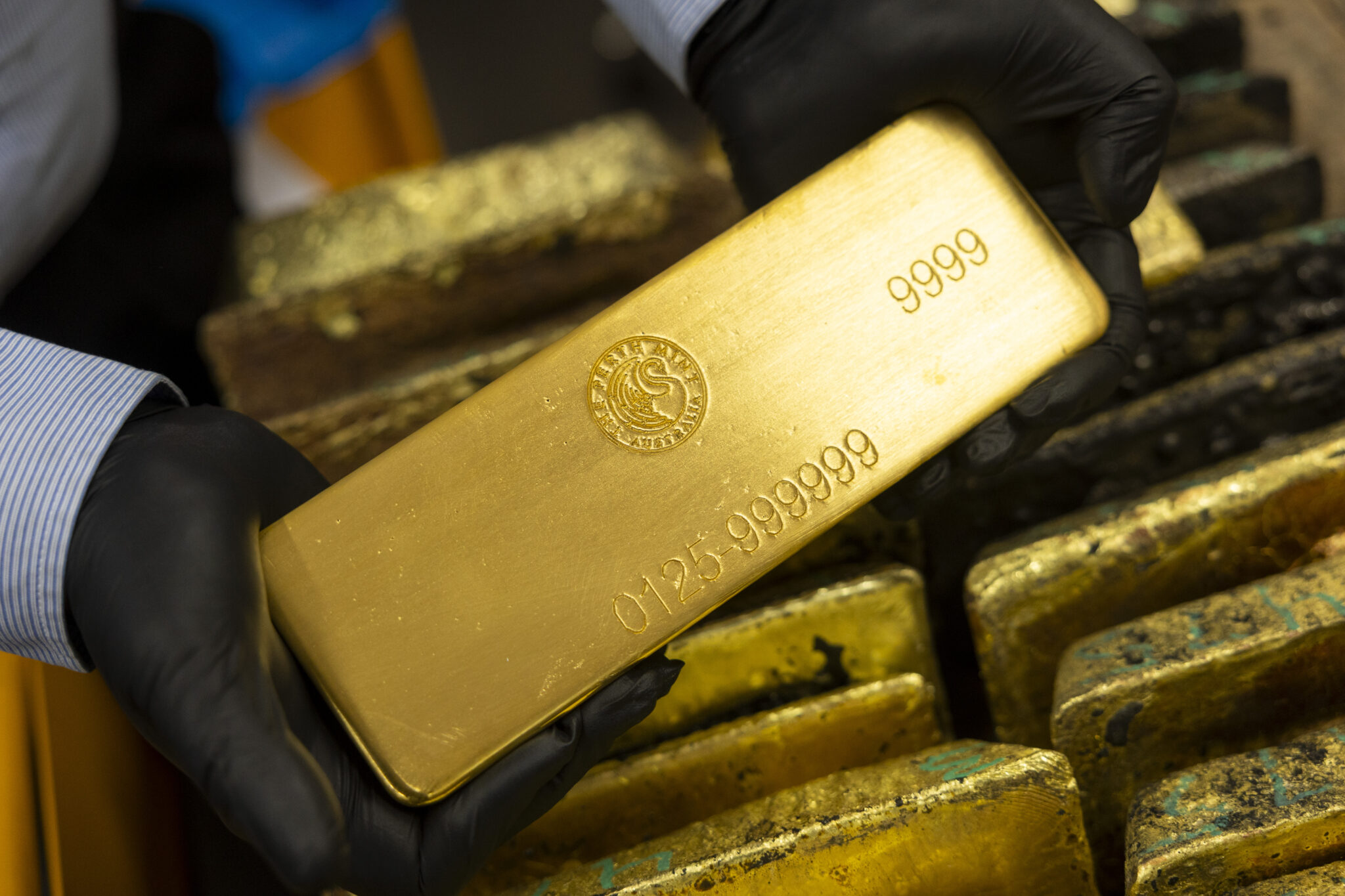 Gold climbs to record on US-China tensions and Fed rate-cut bets - Moneyweb