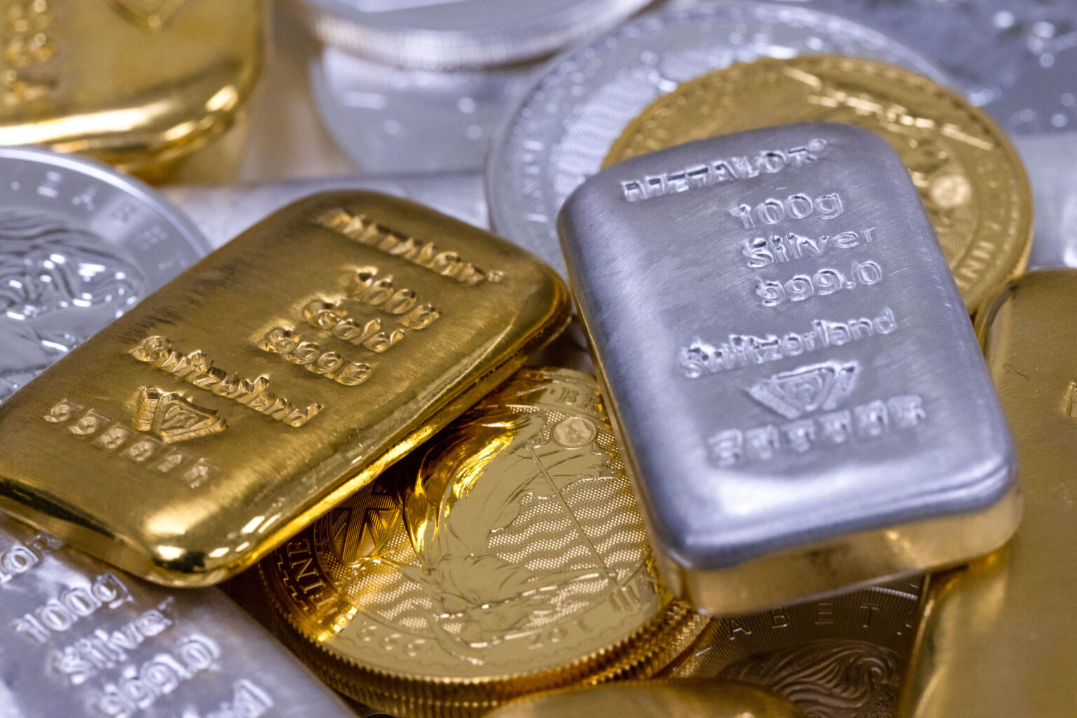 Gold and silver waver after massive pullback as rally fizzles - Moneyweb
