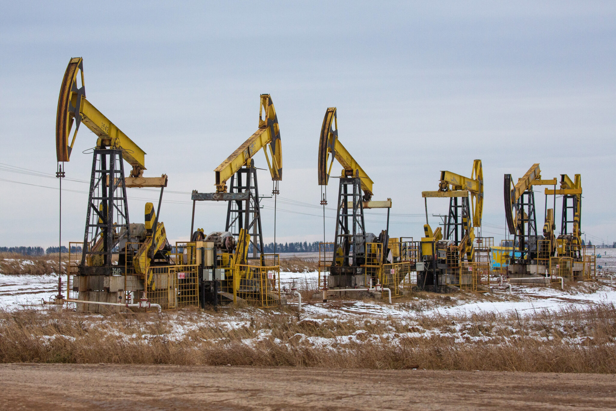 Oil climbs for a second day on risk-on tone in wider markets - Moneyweb