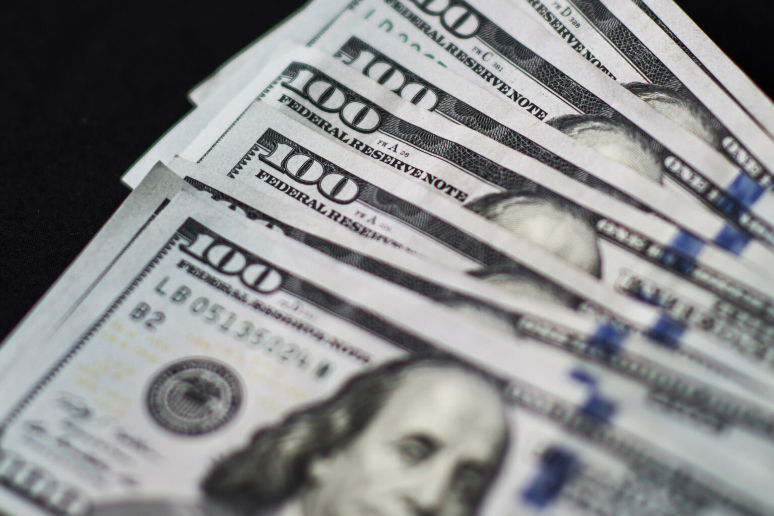 Can bonus pools and cash awards convert AI-wary workers? - Moneyweb