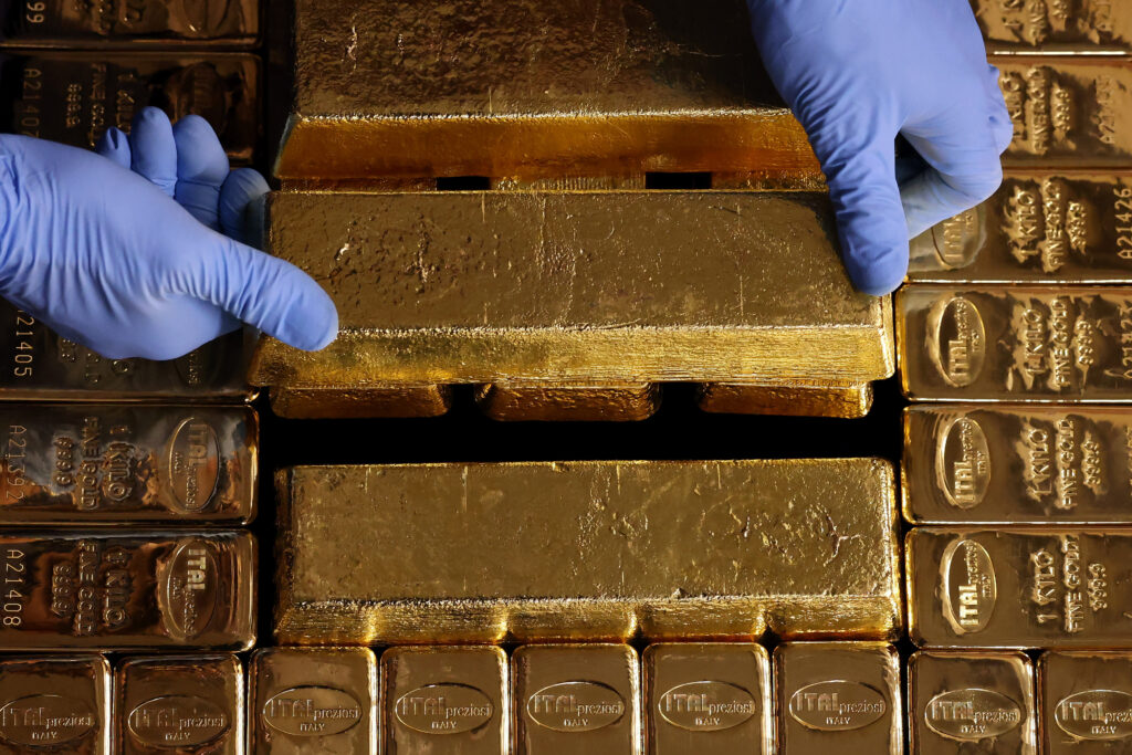 Gold steadies near record as platinum extends meteoric climb - Moneyweb