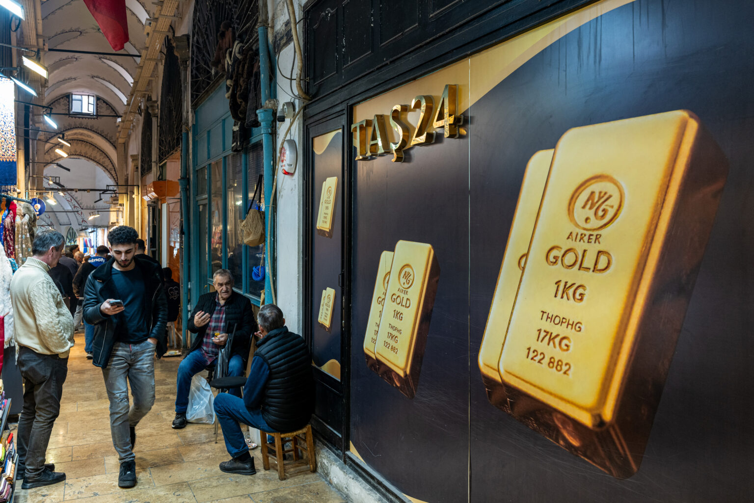 Gold, silver plunge as reports on Fed nominee boost dollar - Moneyweb