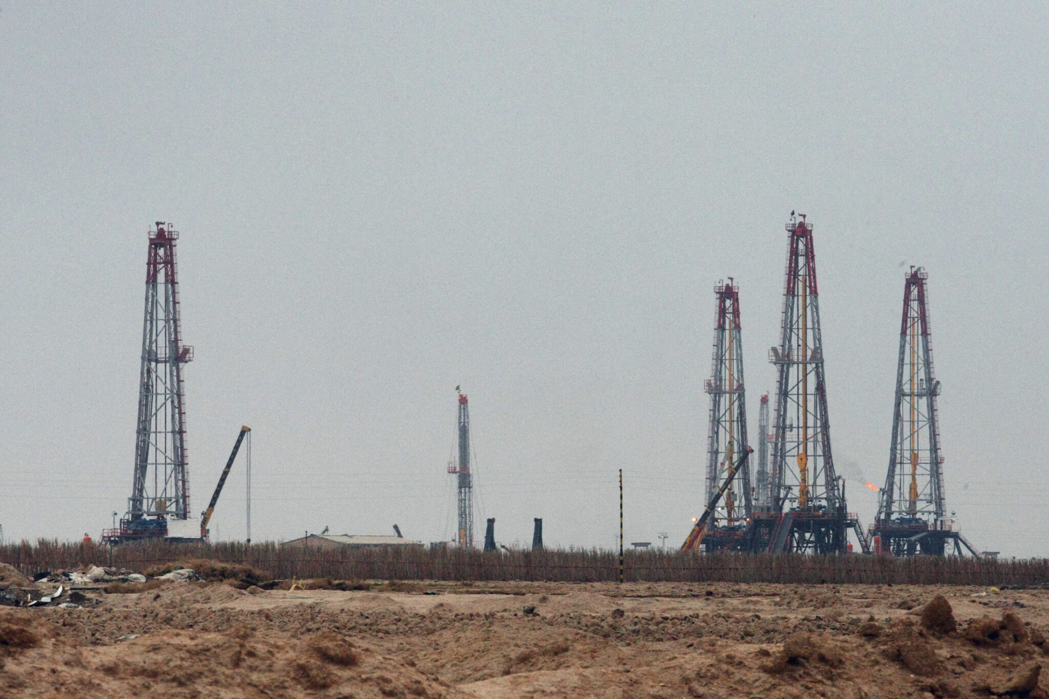 Iraq starts huge oil cuts as Hormuz blockage fills storage - Moneyweb