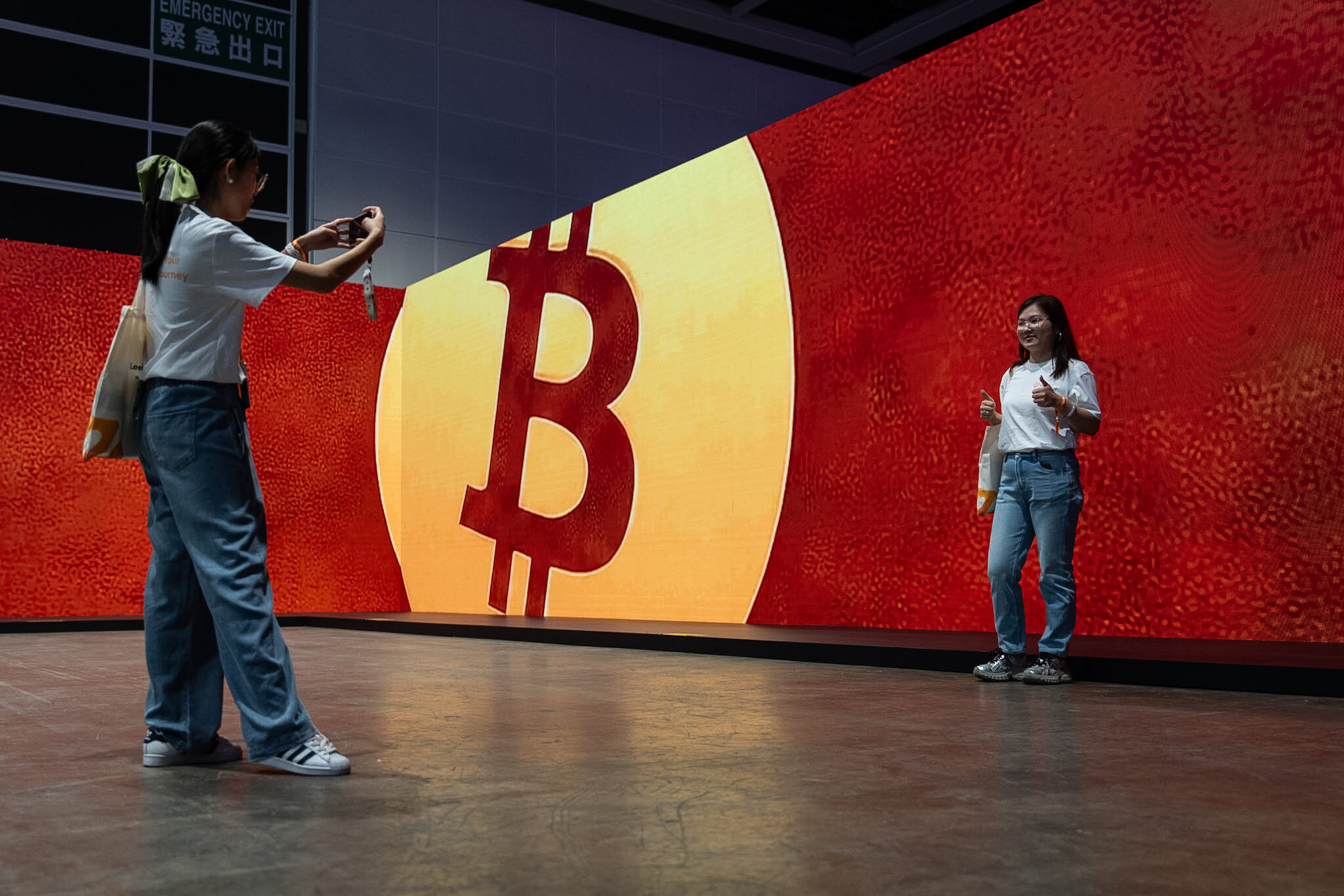 Bitcoin jumps back above $70 000 as Iran war worries ease - Moneyweb