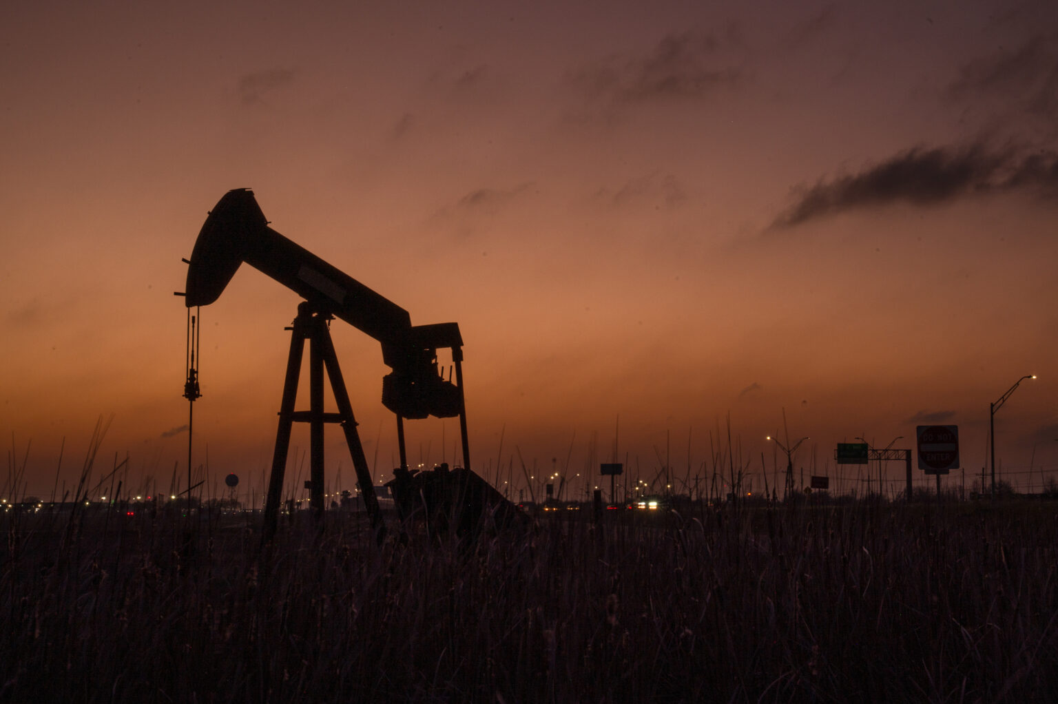 Oil declines as US, Israel seek to ease concerns over Iran war - Moneyweb