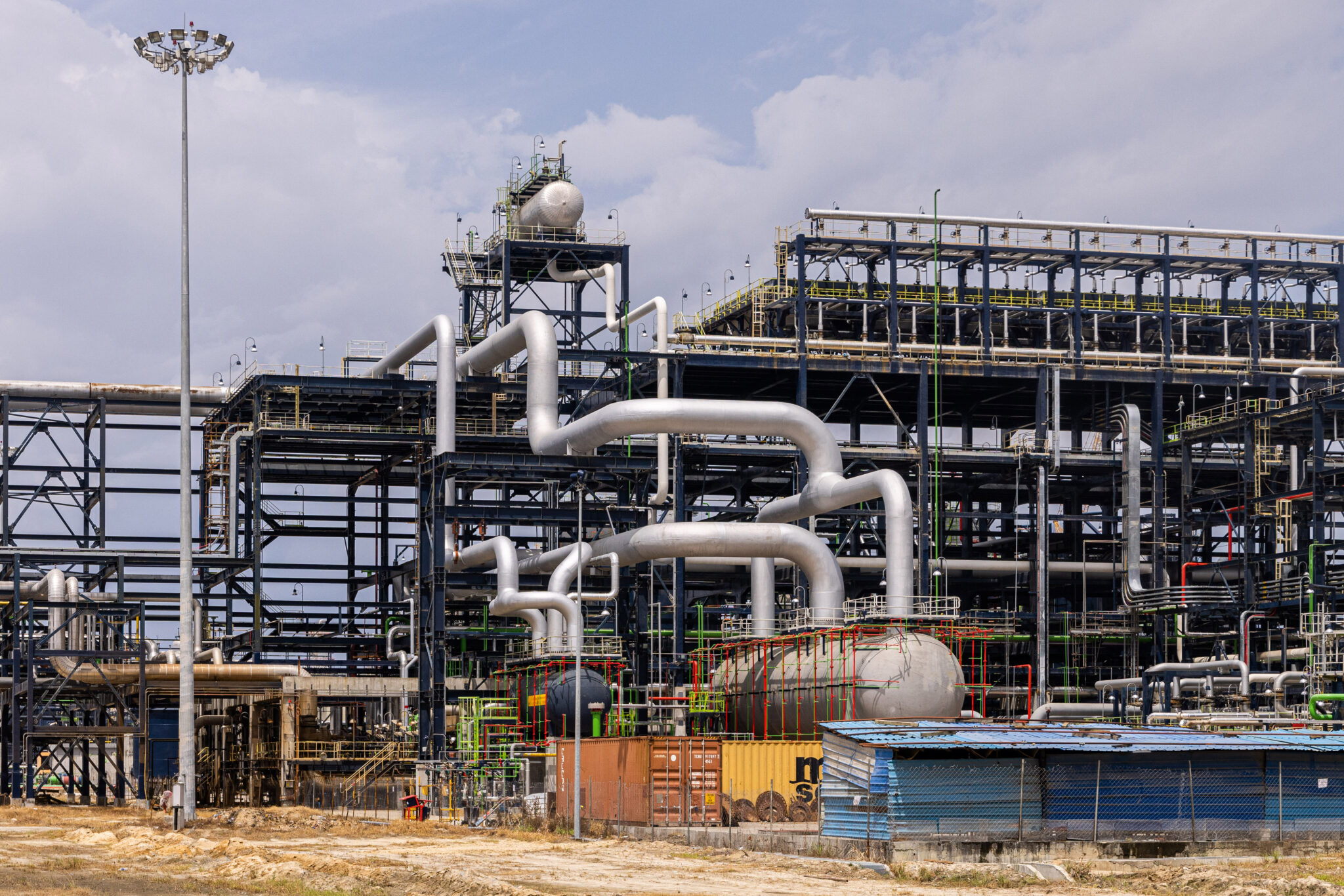 Dangote reverts to pricing gasoline in naira