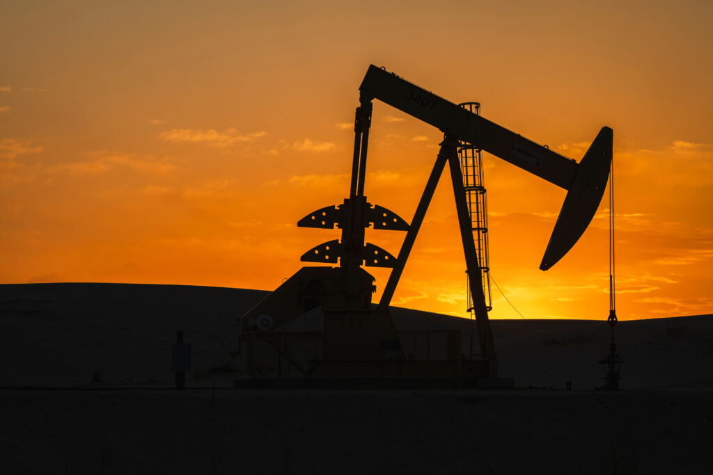 Oil resumes advance on concern Middle East war may escalate - Moneyweb