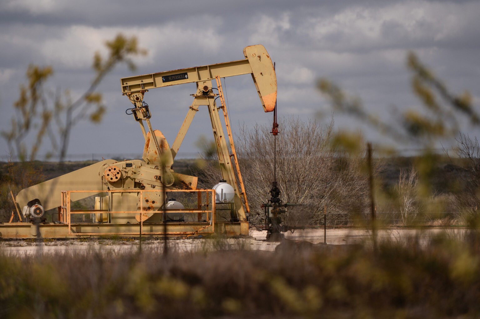 Oil rises a third day as Trump threats escalate before deadline - Moneyweb
