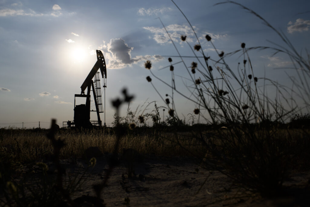 Oil slips as Iran set to attend negotiations with US in Pakistan
