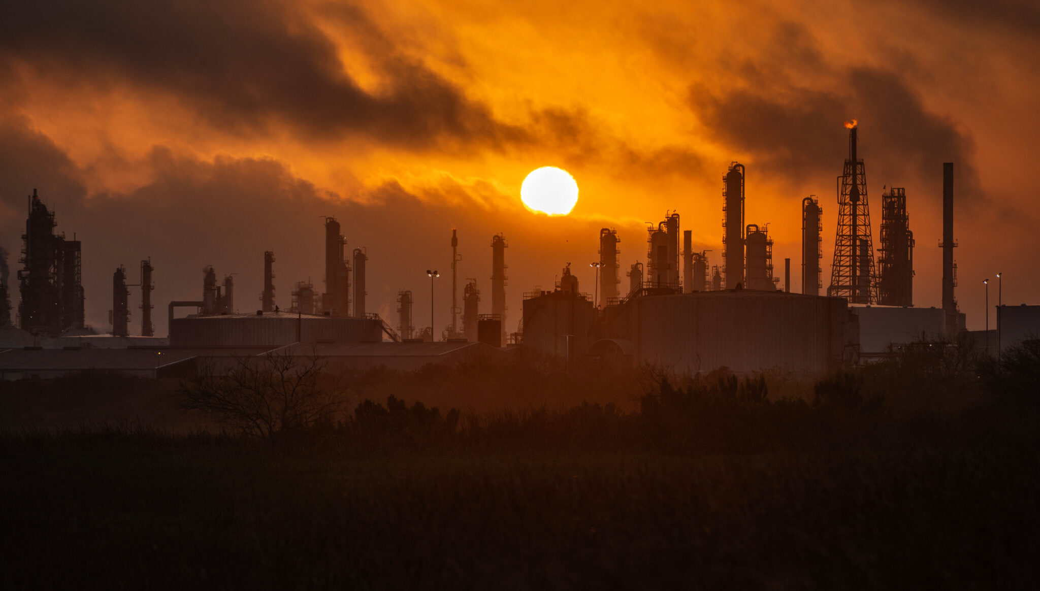 Oil extends gain as Trump casts doubt over ceasefire with Iran - Moneyweb