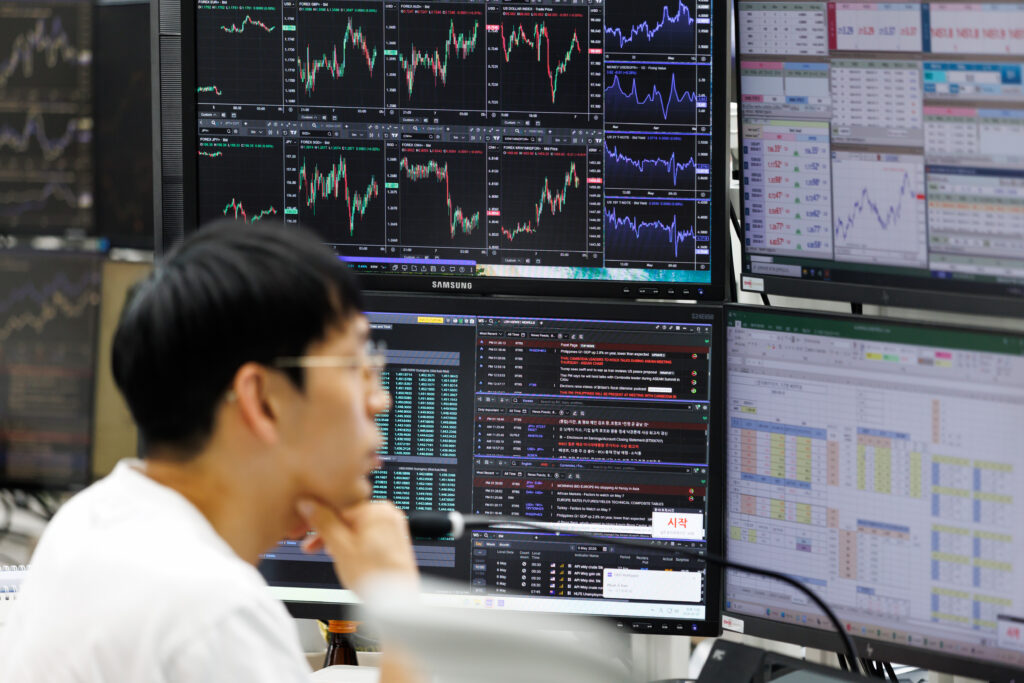 Tech leads gain in Asian stocks, oil climbs: Markets wrap