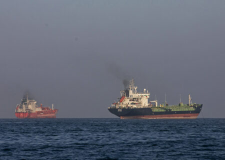 Shipowners seek clarity on Hormuz deal as 600 vessels eye exit