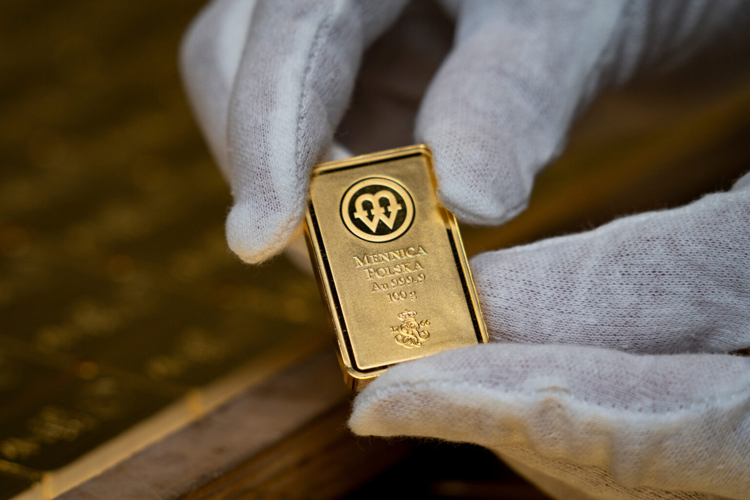 Gold holds above $4 500 as Iran deal hopes ease inflation fears - Moneyweb