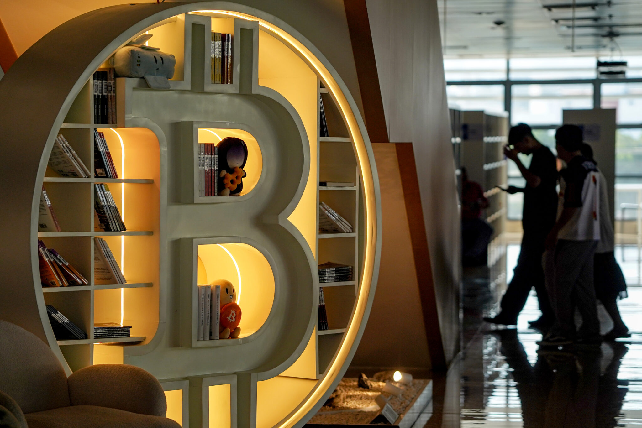 Hack of supposedly safe bitcoin tool tries faith of the devo