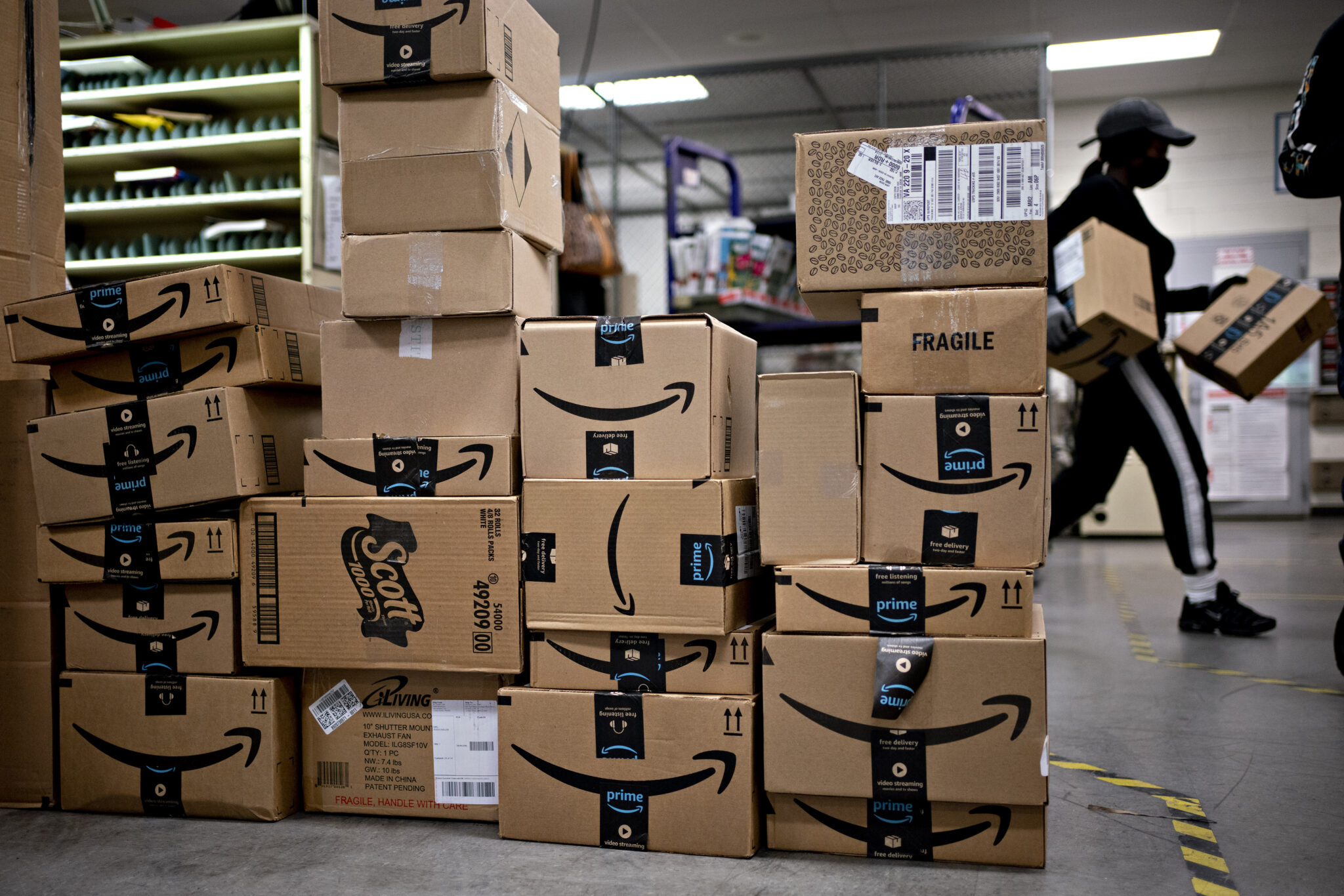 Amazon inks $17.5bn loan - Moneyweb