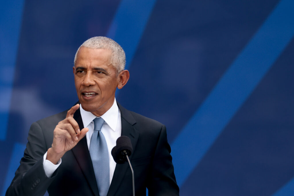 Obama opens center with celebrities, rebuke of Trumpian politics
