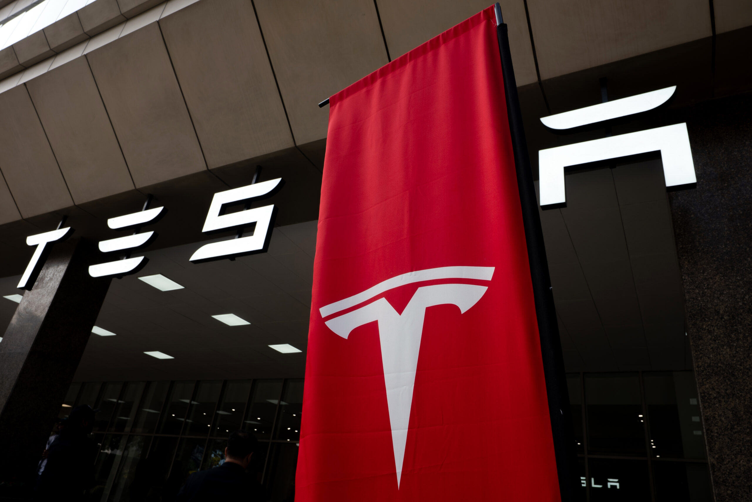 A month after SpaceX IPO, Tesla’s stock keeps holding its ground