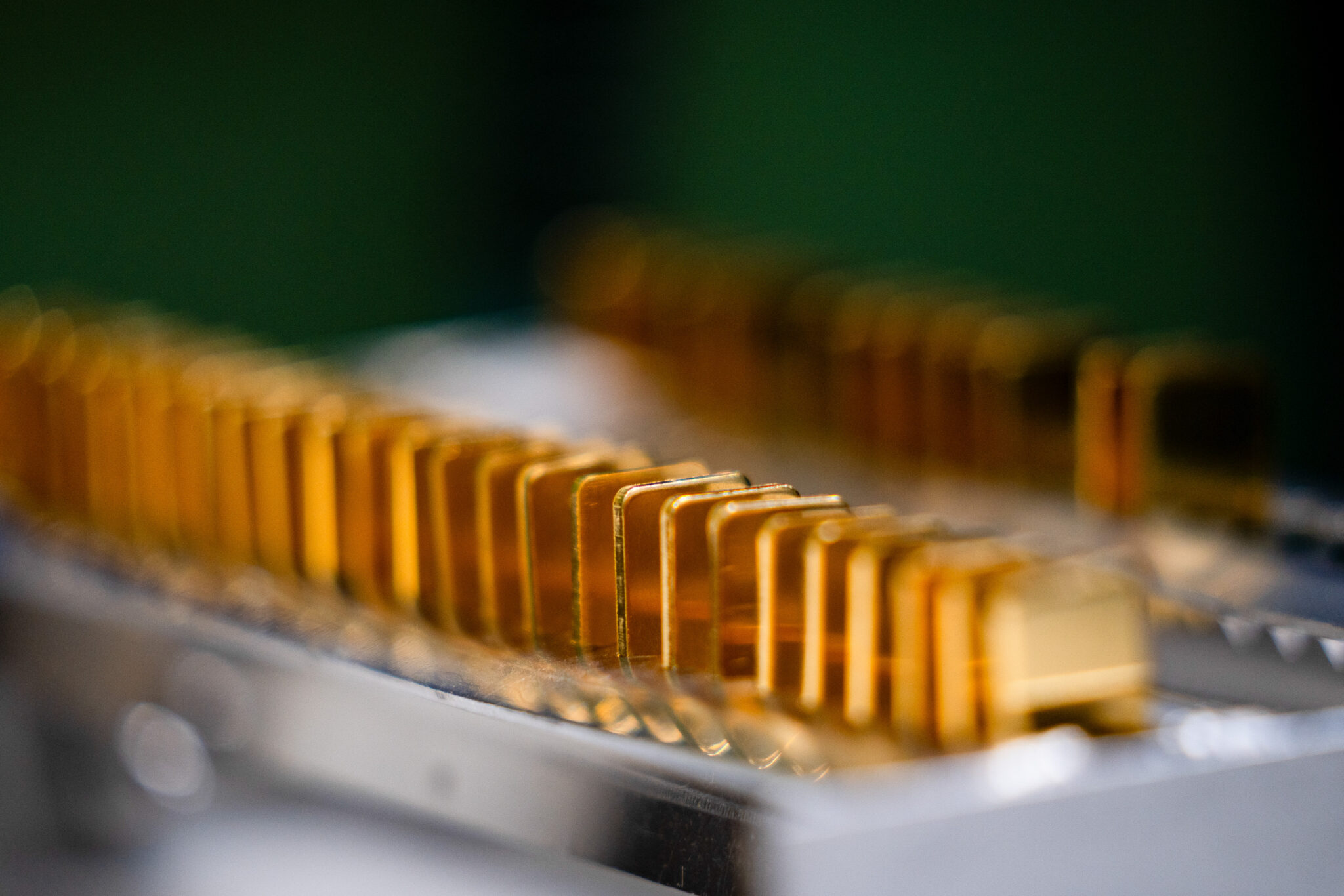 Gold declines as fresh US strike threats revive inflation fears