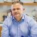 Tinus drink koffie met De Villiers Engelbrecht, hoofbestuurder van Airlink