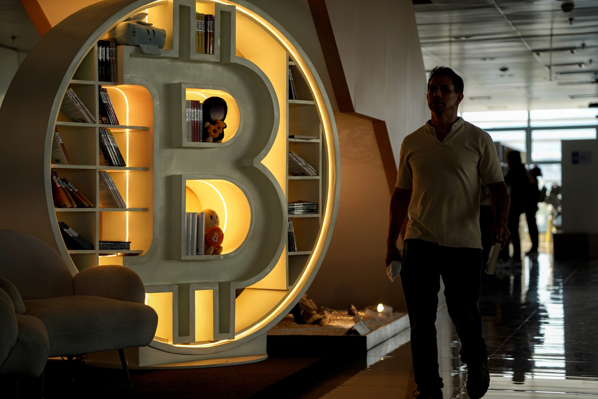 R2.2bn in investment on hold over proposed crypto controls – VALR