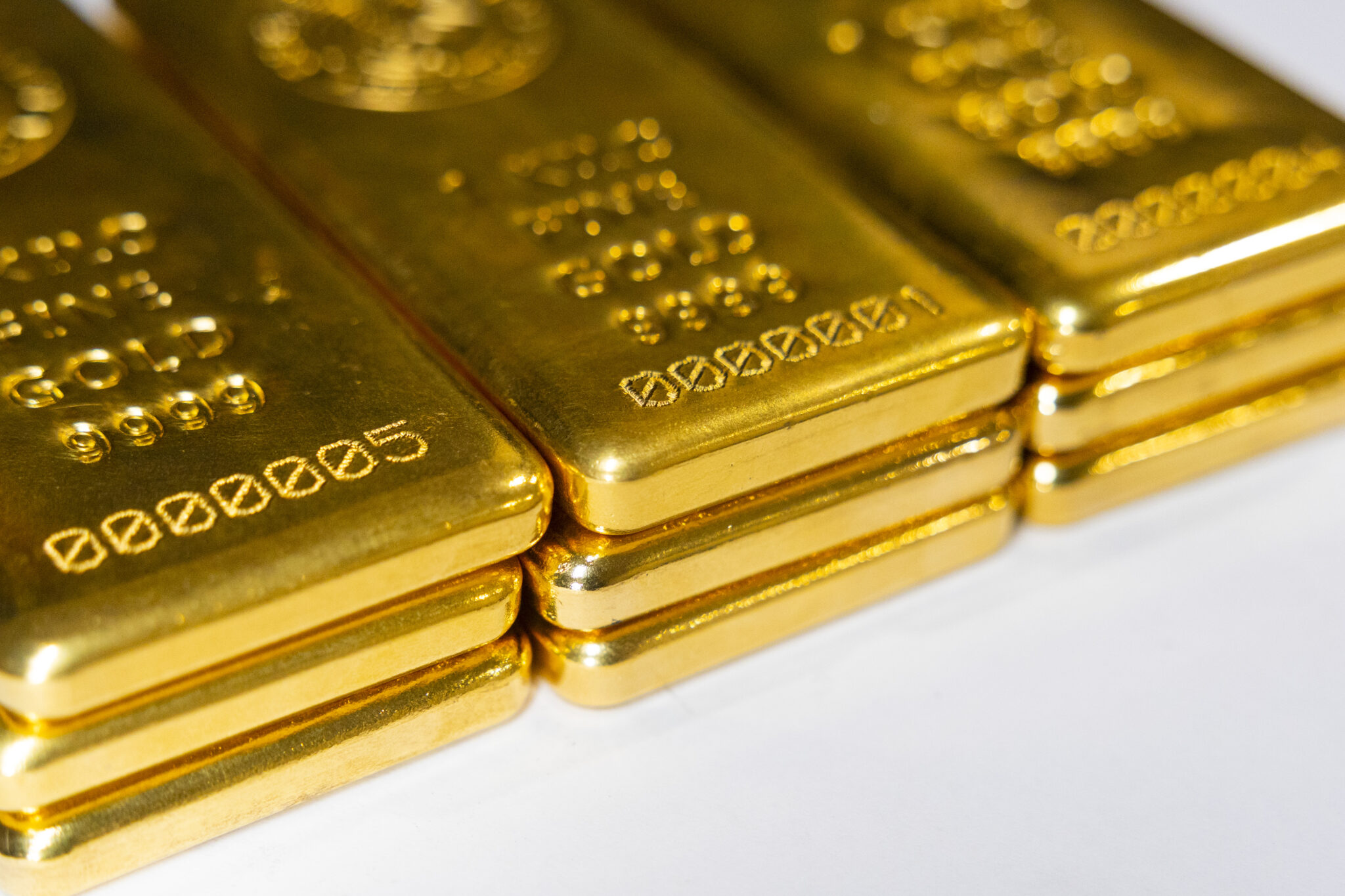 Gold rises as traders weigh oil decline before key Fed decision