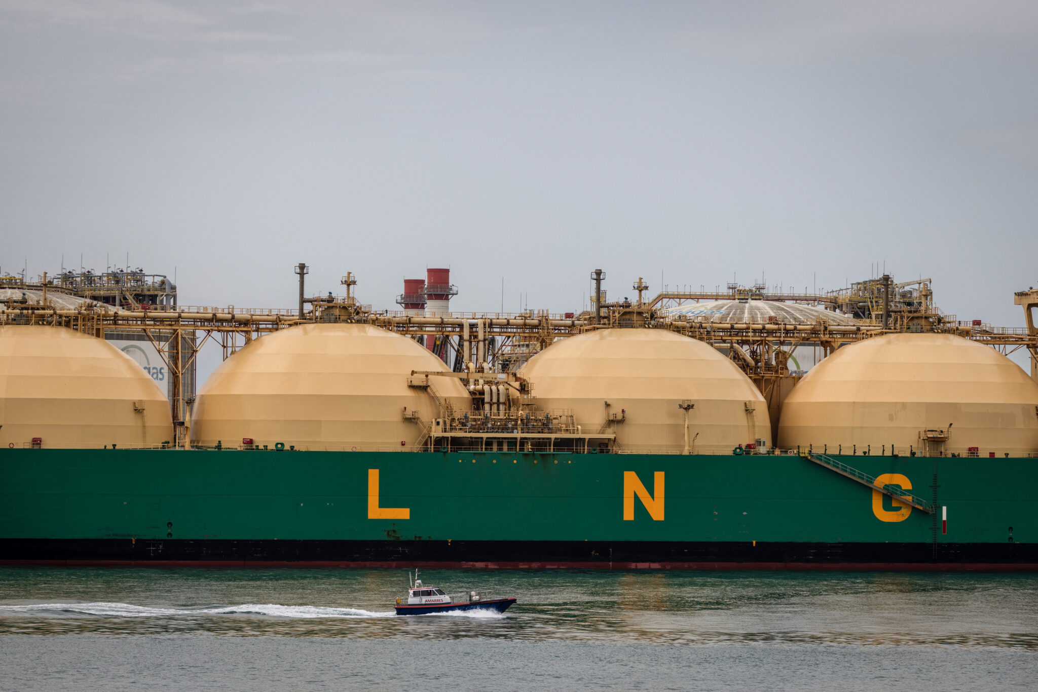 LNG trade through Hormuz extends rebound despite shipping risks