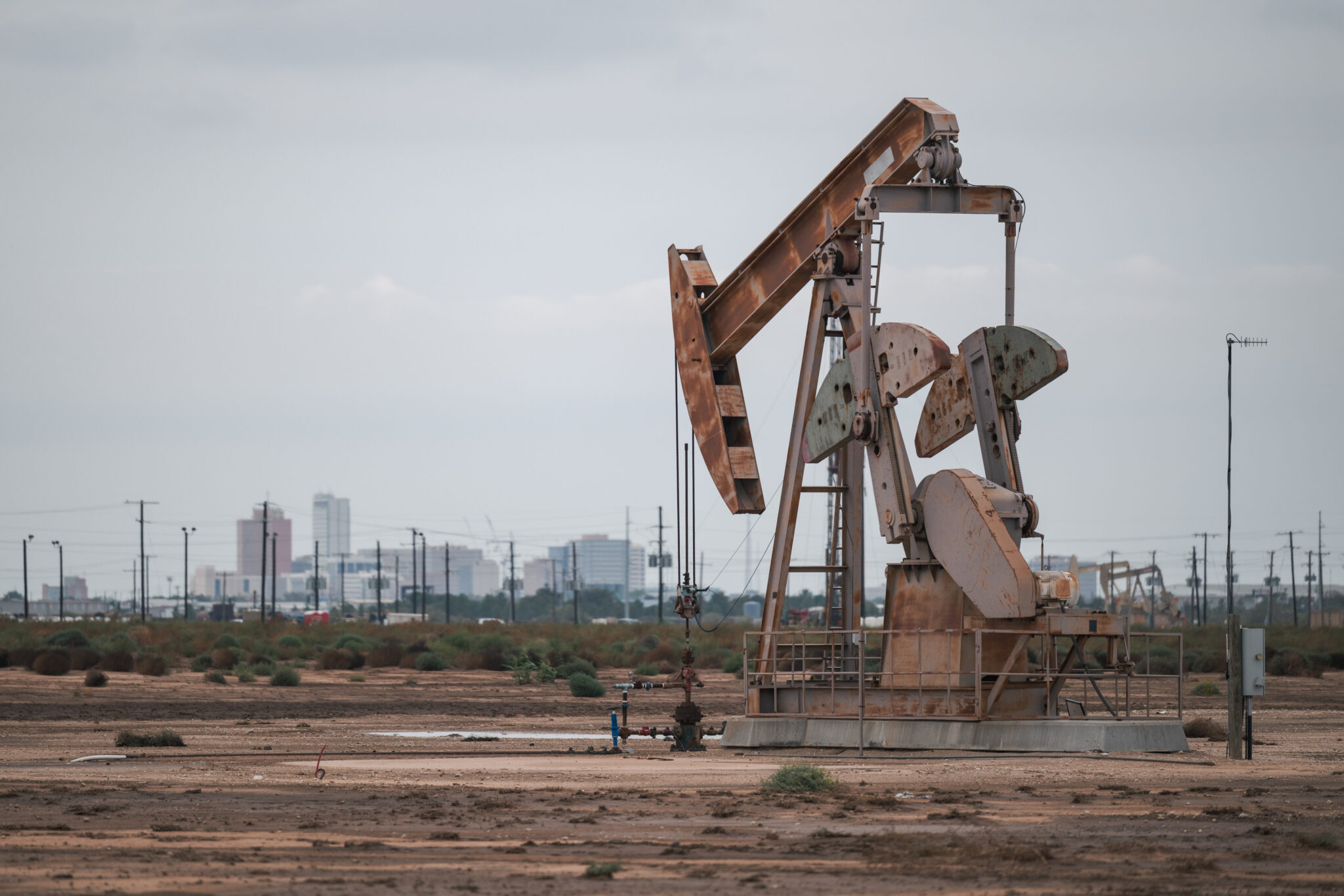 Oil climbs with Iran attack report and Israeli election in focus