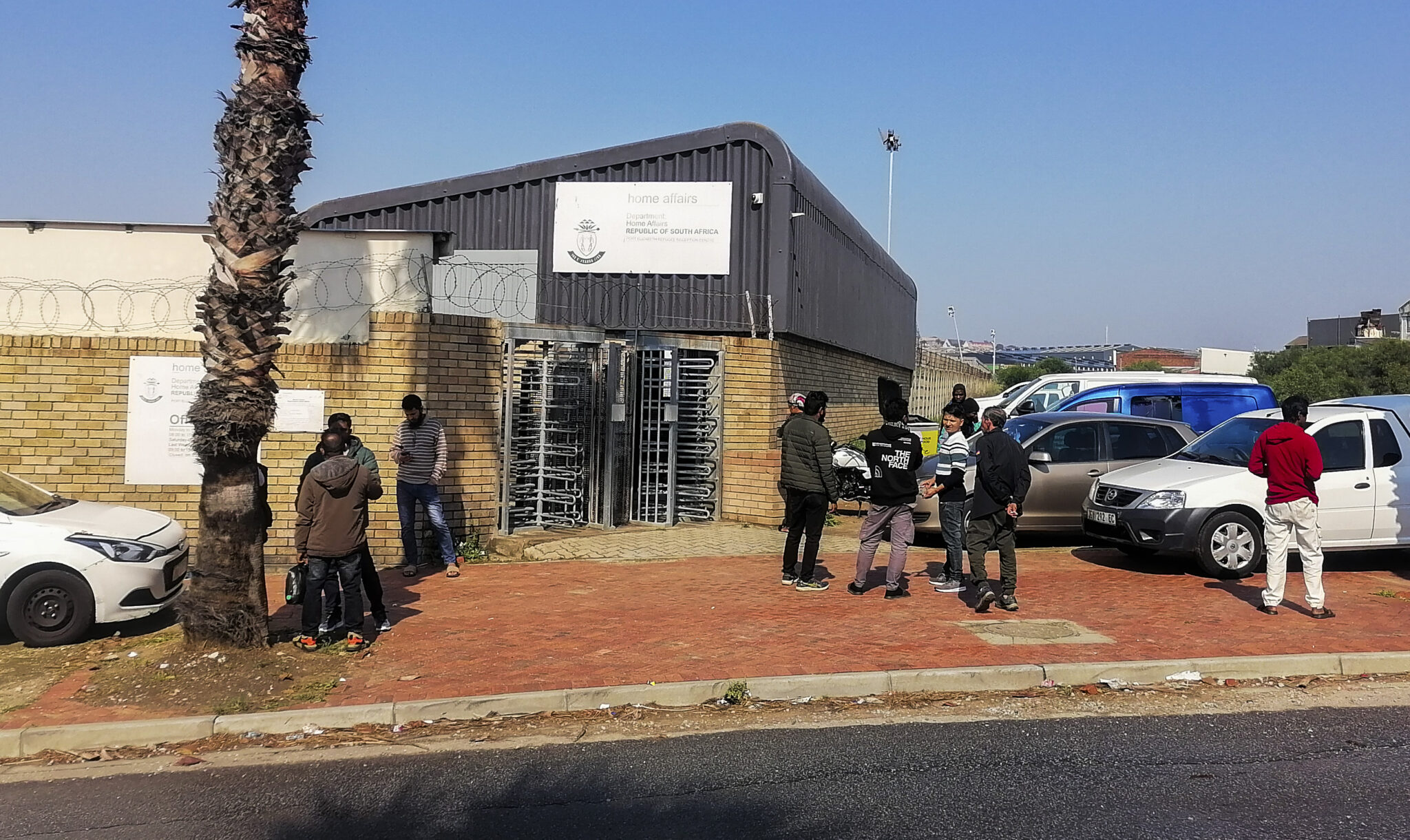Home Affairs withdraws asylum directive after refugee offices overwhelmed